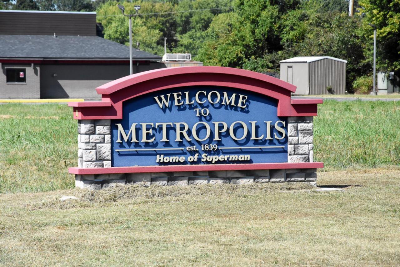 Super 8 By Wyndham Metropolis