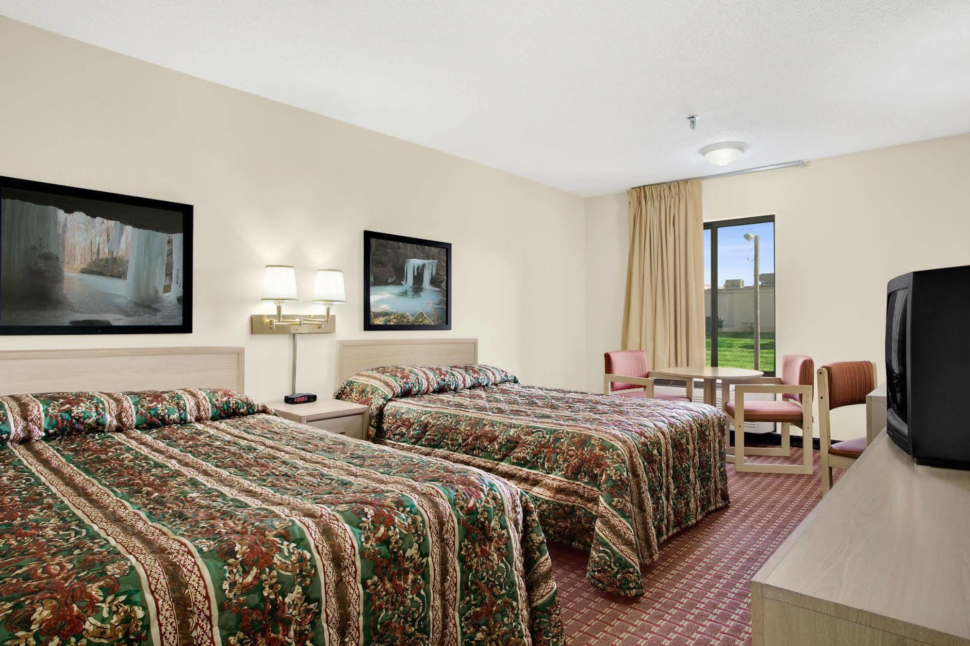 Super 8 By Wyndham Motel